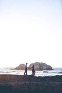 カップルで楽しむ紅葉と貸切露天、夜の温泉街デートのおすすめスポットは？