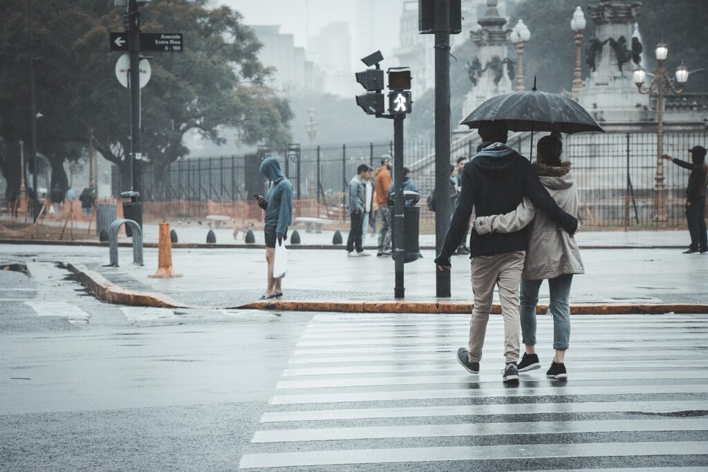 カップルにおすすめの紅葉と貸切露天混浴風呂がある宿は？
