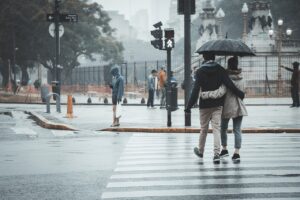 カップルにおすすめの紅葉と貸切露天混浴風呂がある宿は？