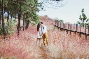 カップルにおすすめの紅葉を楽しむ貸切露天ラウンジでの読書は？